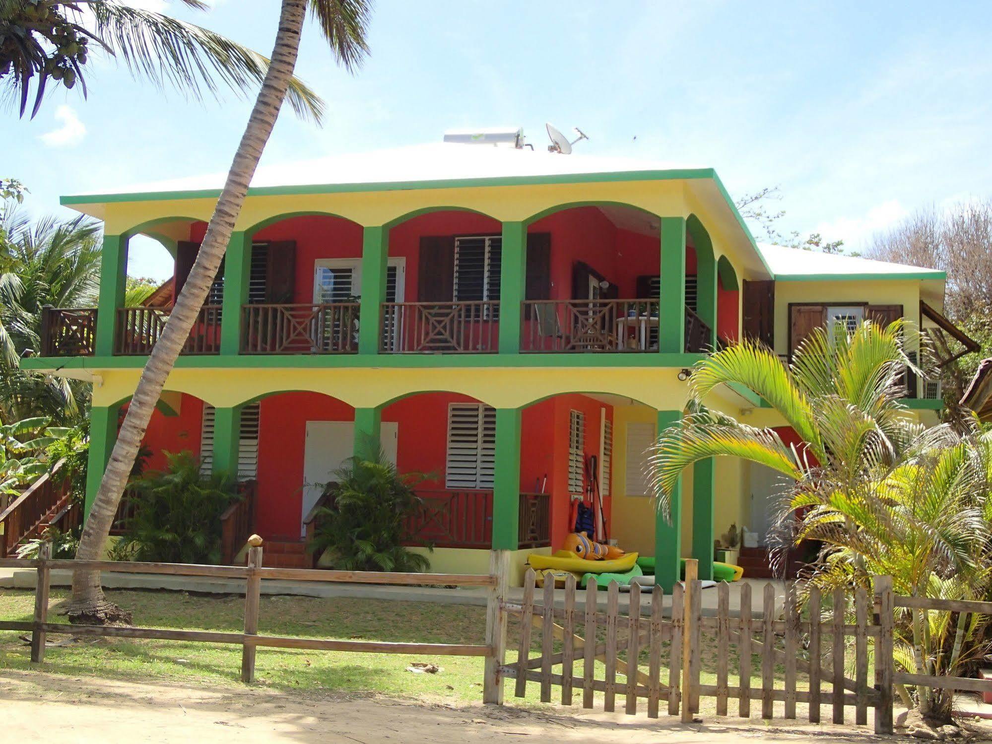 Ababor Suites Guesthouse Vieques Exterior photo